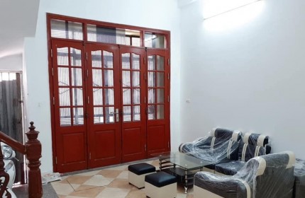 CC CHO_THUÊ NHÀ RIÊNG MẶT NGÕ ĐỊNH CÔNG, HOÀNG MAI, 2.5 TẦNG, 42M, 2 NGỦ, 2 WC, GIÁ CHỈ 7.5 TRIỆU, ƯU TIÊN HỘ GĐ.
